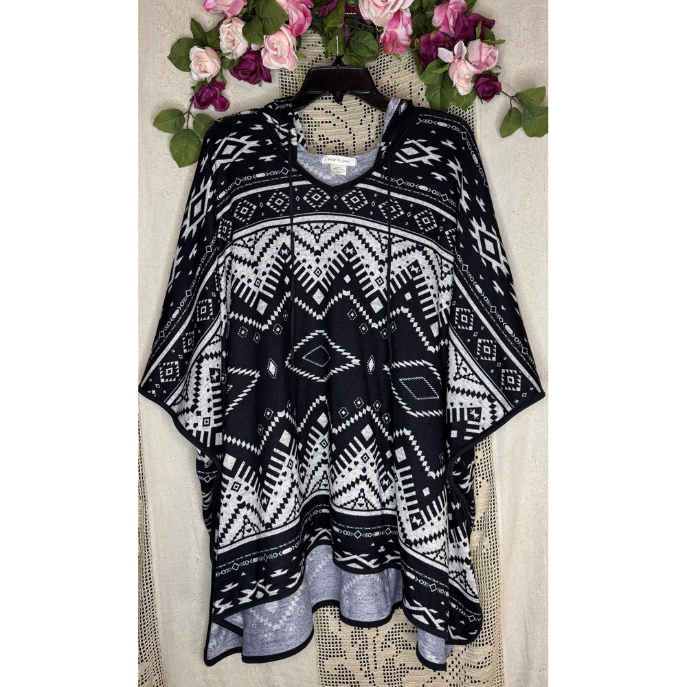 Belle du Jour Hooded Poncho Womens Large Black Gray Aztec Print Pullover Boho